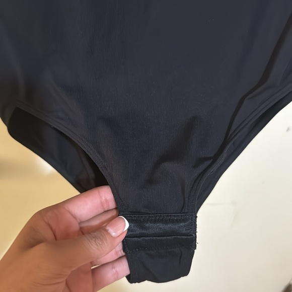 Vince Camuto Black Fitted Sleeveless Bodysuit Size L - Picture 6 of 8